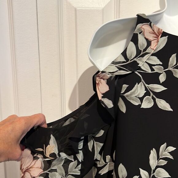 Guess Black with Floral Print Ruffled Cold Shoulder Long Sleeve Mini Dress SZ S - Picture 12 of 16